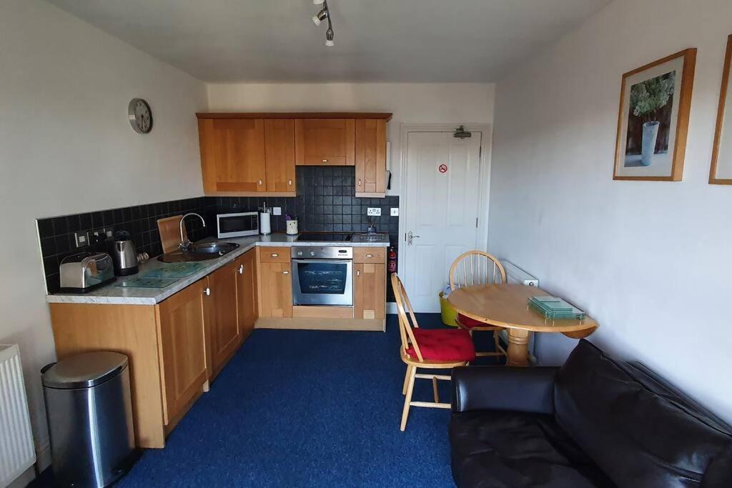 Stylish, Comfortable Apartment With Balcony Plymouth Exterior photo